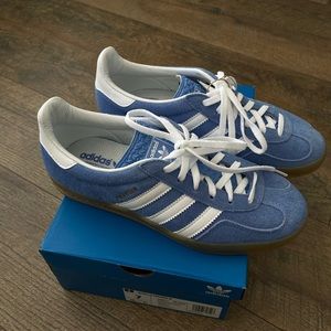 Adidas gazelle sneaker